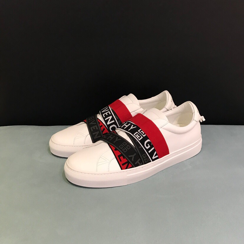 GIVENCHY Slip-on [M. 2]